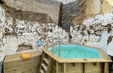 Villa privada y piscina salina y chimenea colgante - Foto 3