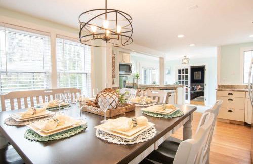 Stellar Home with Hot Tub & Movie Room - Foto 14