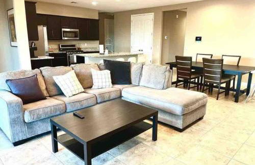 Spacious, Family-Friendly Home - Photo 20