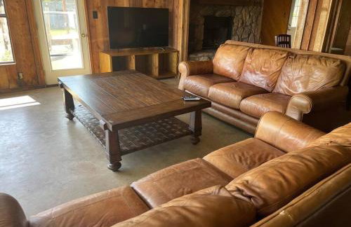 4-bedroom home with gorgeous view - Photo 3