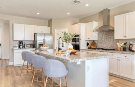 Desert Eden by Avantstay 6BR w/ Ensuite Backyard Oasis w/ Pool & Hot Tub! - Foto 26