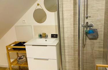 Appartement Atypique- Esprit Atelier Loft - parking privé - Wifi - vidéo - Foto 16