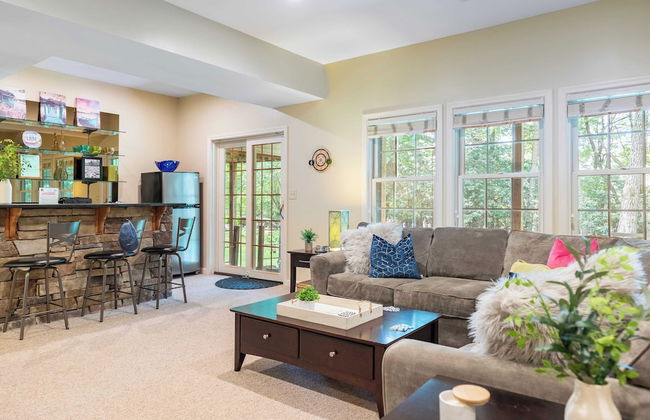 Highland Hideaway by Avantstay Group Poconos Retreat w/ Patio + Game Room - Foto 16