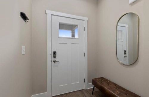 Modern 16BR 16BA Condos w Garage and Patio - Foto 27