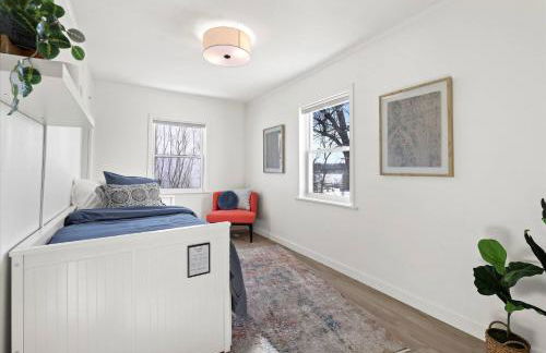 Luxury Lakeview Stay | Main&Guest House, Sleeps 10 - Foto 39