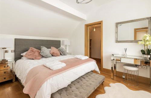 Modern contemporary home in beautiful setting - Foto 72