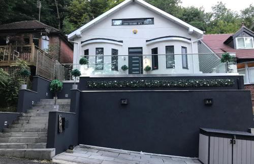 Artsy Retreat - Sleeps 6 Free Parking & Balcony - Photo 28