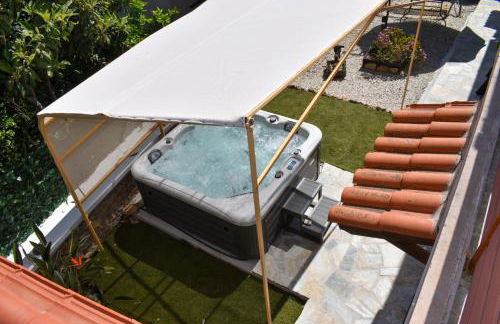 George & Helen's House - Photo 8