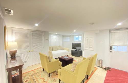 Renovated English Basement 2bdrm Home near METRO - Foto 1