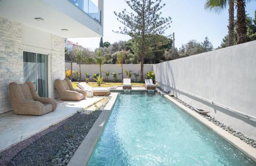 Luxury Villa with Pool, BBQ & Garden in Vouliagmeni - Foto 34