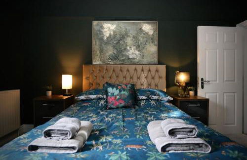 The Hot Tub Townhouse by Holiday Heim - Photo 2