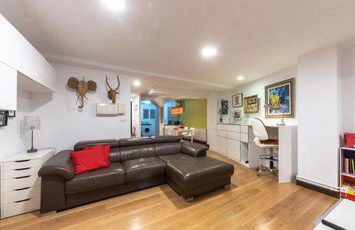 Tranquilo con Wifi y cercano al metro - Foto 1