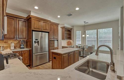 New!4BR with Easy Access to all Woodlands Amenities - Photo 10