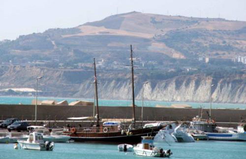 Villa Radiosa In Sicily with private fenced pool, Please read, leggete, HOST INFO for correct cost - Foto 65