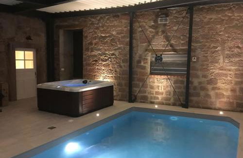 Gîte La Tour des Remparts Pool & Jacuzzi - Foto 46