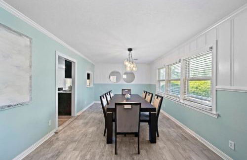 Sprawling estate with private pool and game room and guest house - Foto 8