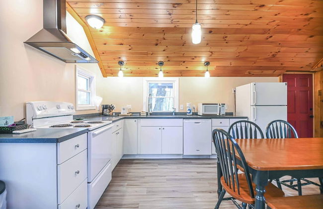 Cottage by the Pond The Perfect Cozy Escape! - Photo 6