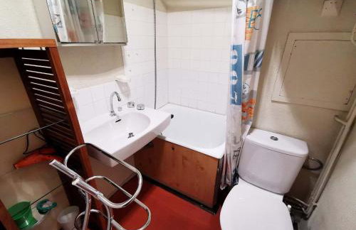 Studio au pied des pistes avec balcon et TV - FR-1-771-8 - Foto 9