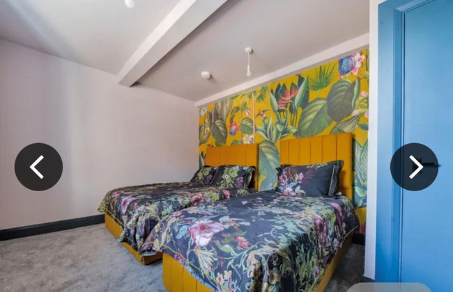 Immaculate 6-bed Ivy House - Photo 4