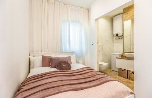 Gorgeous Home In Katuni With Wifi - Foto 37