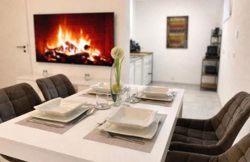 STN Business Suite - Ferienwohnung mit Parkplatz & Balkon, Terrasse & Fußbodenheizung, Netflix Premium, Zentral zu Audi & Schwarz Gruppe - Foto 1