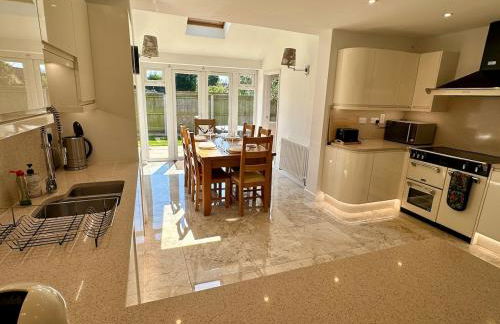 Detached, 4 Double Rooms, 2 En-Suites, 5 Car Parking - Foto 1