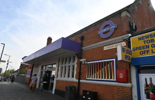 4BR Family Home, Garden, WiFi, 5mins to Elisabeth Line & 10min to Stratford - Foto 42