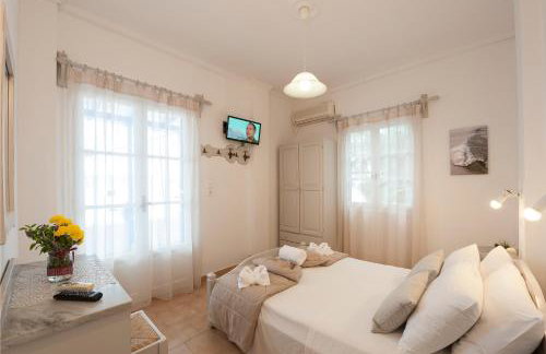 Helen's Minimal Studios & Apartments - Photo 48