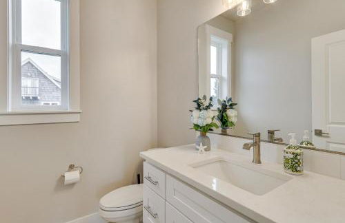 Columbia River Views Spacious Hammond Getaway! - Photo 17