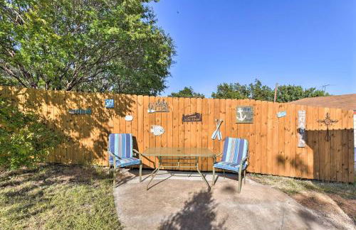 Steps to Lake! Charming Cabin Pool Access and Decks - Foto 36