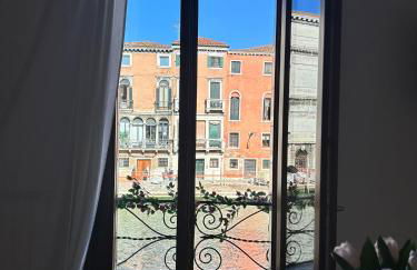 Venice Canal Stay - Photo 9