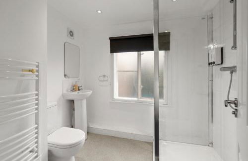 6 BR 4 Bath Central Worcester Sleeps 12 - Foto 46