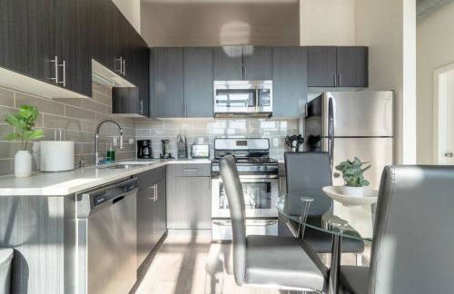 McCormick Place Beautiful 2BR Apartment with Optional Parking Sleeps up to 8 Near Soldier Field, Grant Park and Lakefront Trail - Foto 2