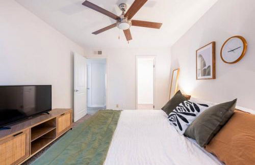 SoLa OASIS 2BR King Suite, Fully Stocked kitchen, Pool & Gym - Foto 17