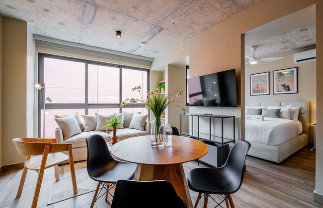 w Majestic 1BR w Great Pool in Centriqo - Foto 6