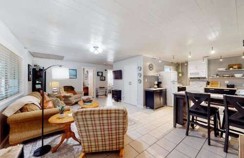 Coastal Cabin - Photo 2