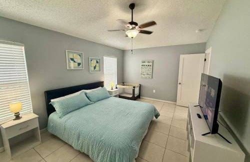 Grand Deluxe Pines 3BR Pool Home near Disney - Foto 26