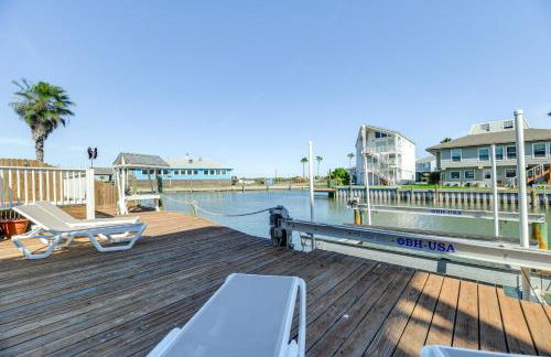 Waterfront Home with Deck and Pool in City-by-the-Sea - Foto 2