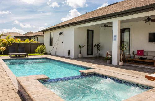 Luxurious Waterfront Home with Heated Pool and Jacuzzi - Foto 54