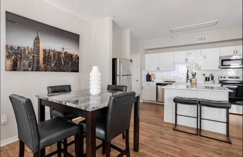 Luxury Apartment in Bricktown Riverwalk - Photo 7