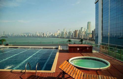 Para casais, prédio beira mar, em frente à Roda Gigante - Foto 1