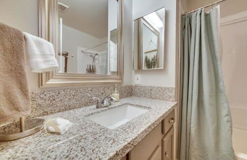 Centrally Located Reno Retreat with Patio and Yard - Foto 16