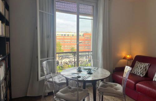 Appartement de charme avec vue sur le Canal Saint-Martin - Photo 2