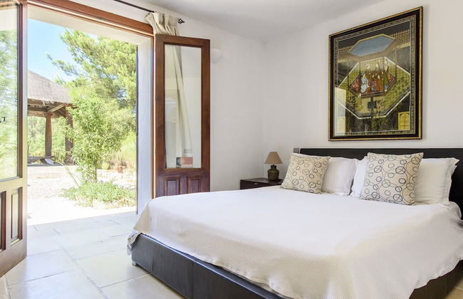 Traditional Villa With Garden - Photo 6