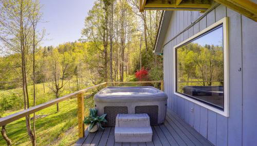 24-Acre Cottage with Hot Tub about 10 Mi to Blowing Rock - Foto 2