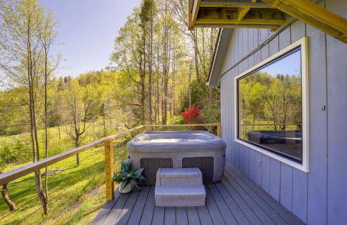 24-Acre Cottage with Hot Tub about 10 Mi to Blowing Rock - Foto 2