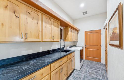 Dutchman Copper Ranch - Rooftop patio, Heated pool, Mtn Views, Waterslide - Foto 69