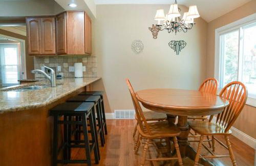 4BR/2.5BA Home boasting 2400sqft and Eat-in KTN - Foto 22