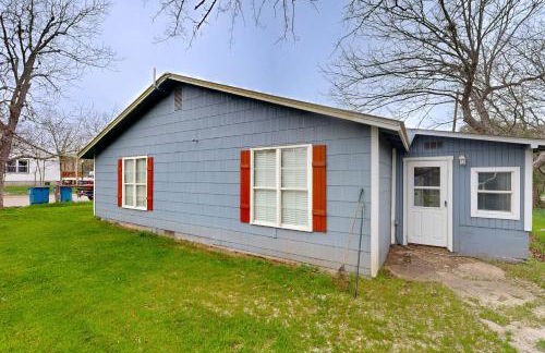 Walk to Medina River Cowboy Cottage with BBQ Pit - Foto 23