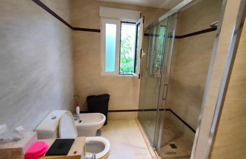 Precioso chalet 4 habitaciones con Piscina comunitaria - Photo 8